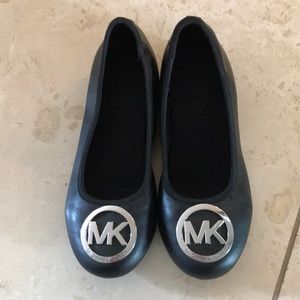 Michael Kors Logo Flats (Girls)